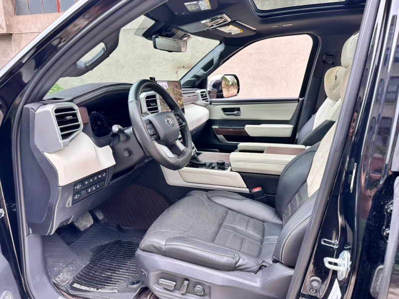 济宁24年丰田红杉4