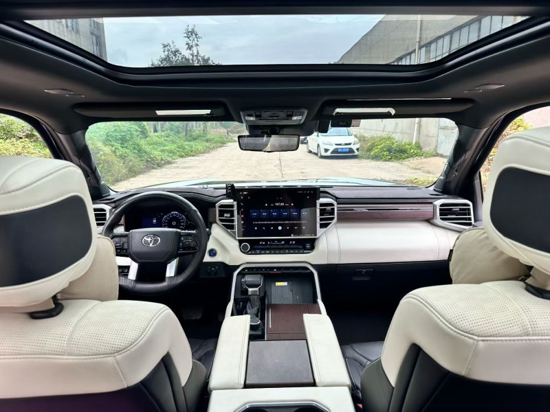 济宁24年丰田红杉8