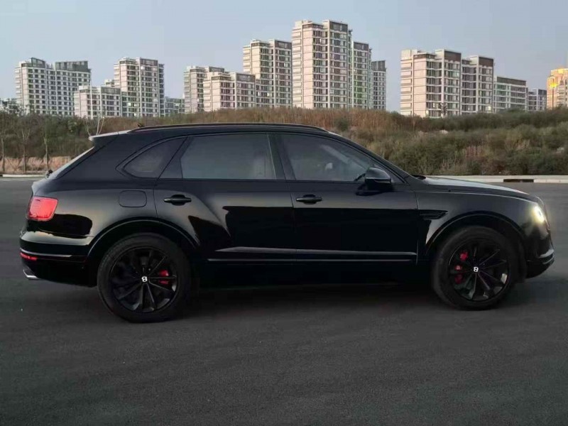 邯郸18年宾利添越8