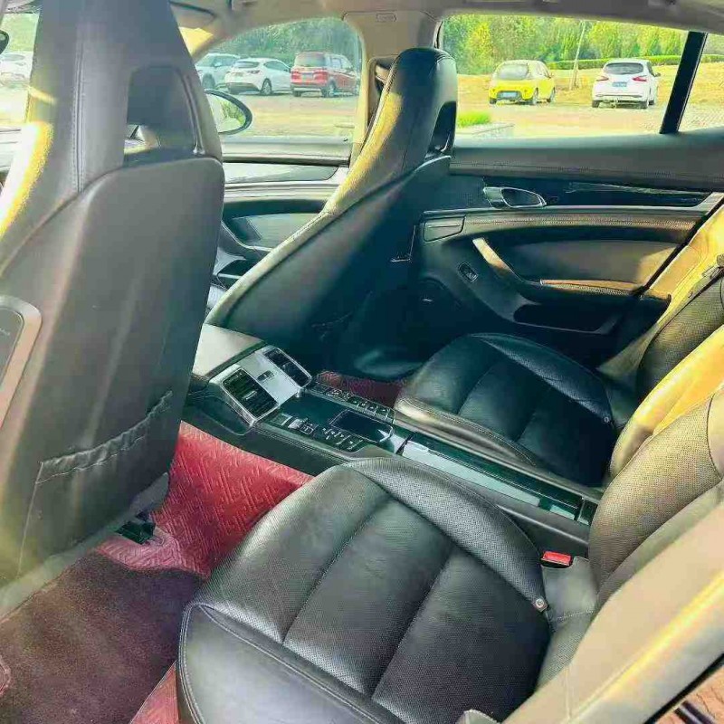 青岛12年保时捷帕拉梅拉7