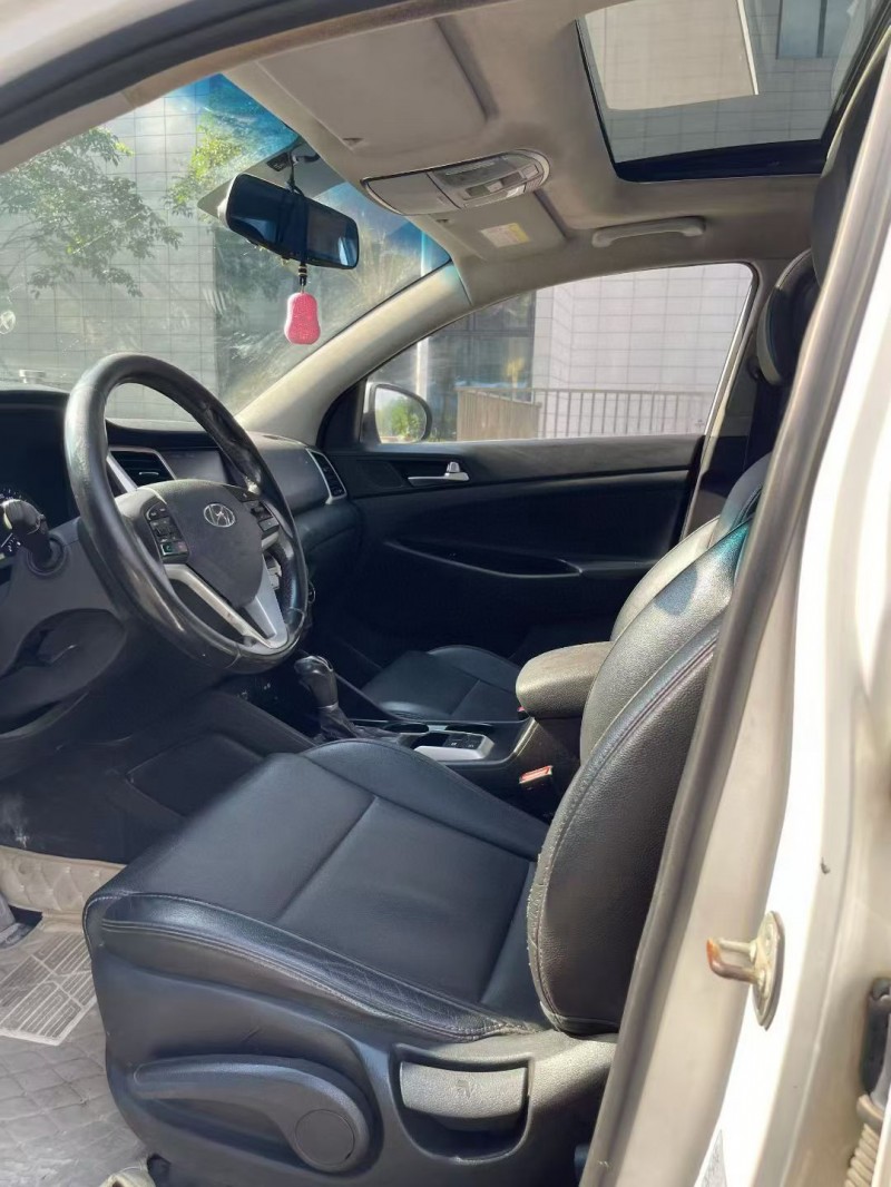 佛山17年现代途胜5