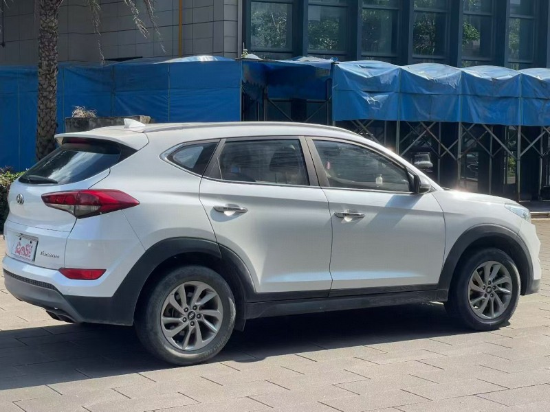 佛山17年现代途胜7