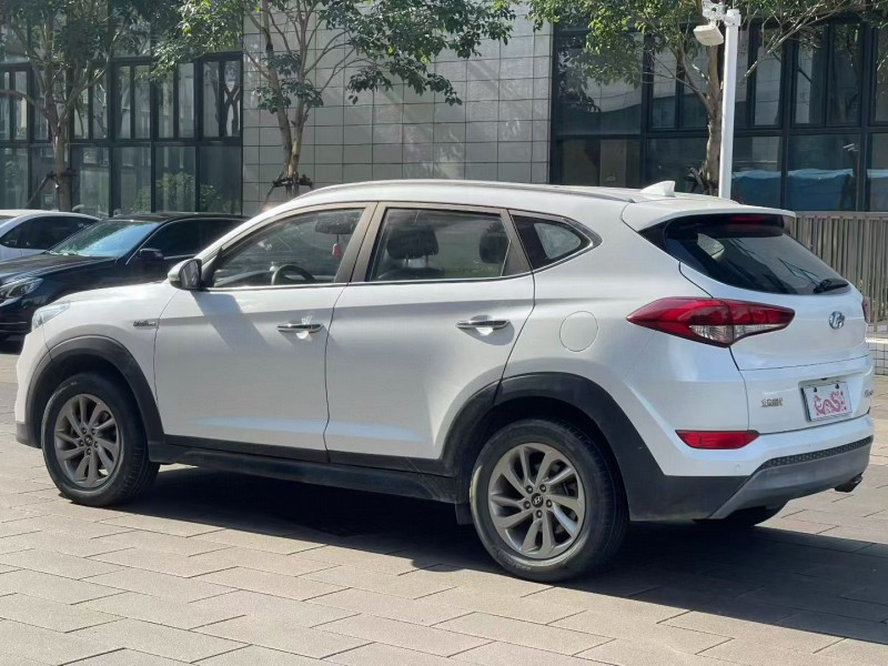 佛山17年现代途胜8