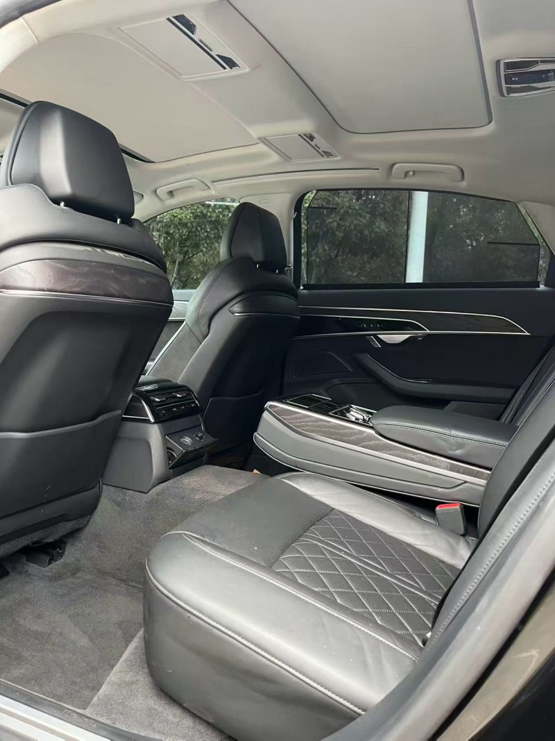 烟台21年奥迪A8L6