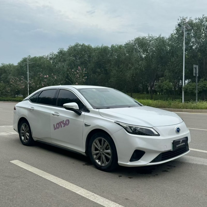 济宁20年传祺埃安S2