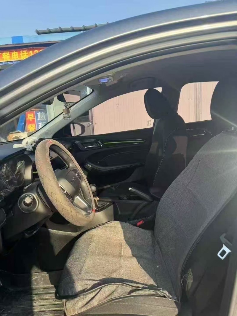 济宁22年荣威i55