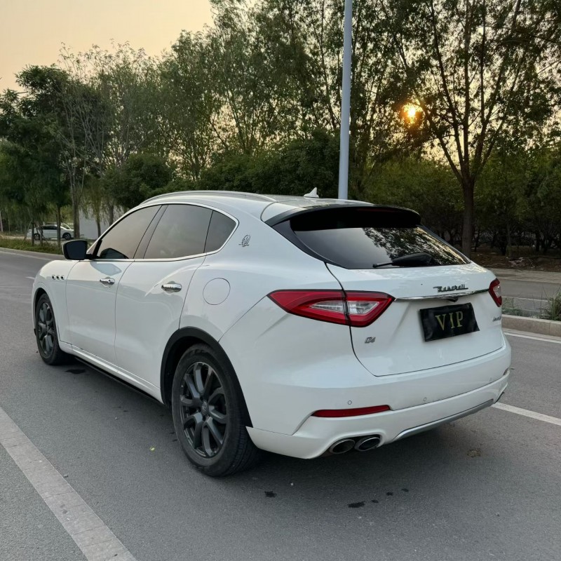 日照18年玛莎拉蒂Levante9