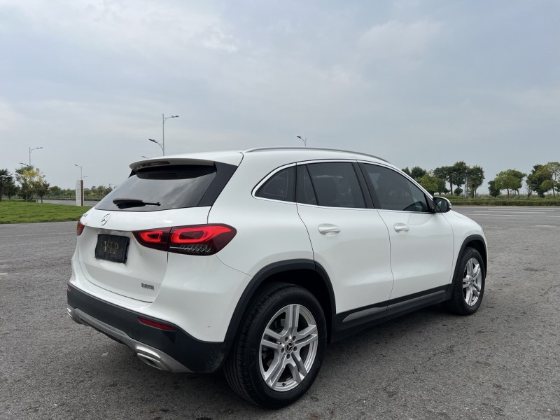 盐城23年奔驰GLA8