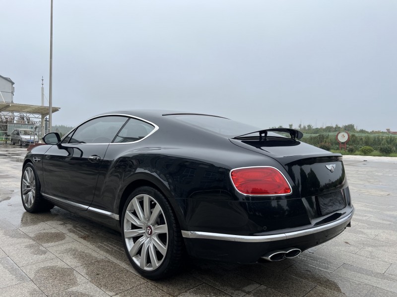 盐城18年宾利欧陆9