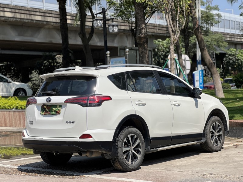 东莞17年丰田RAV4荣放8