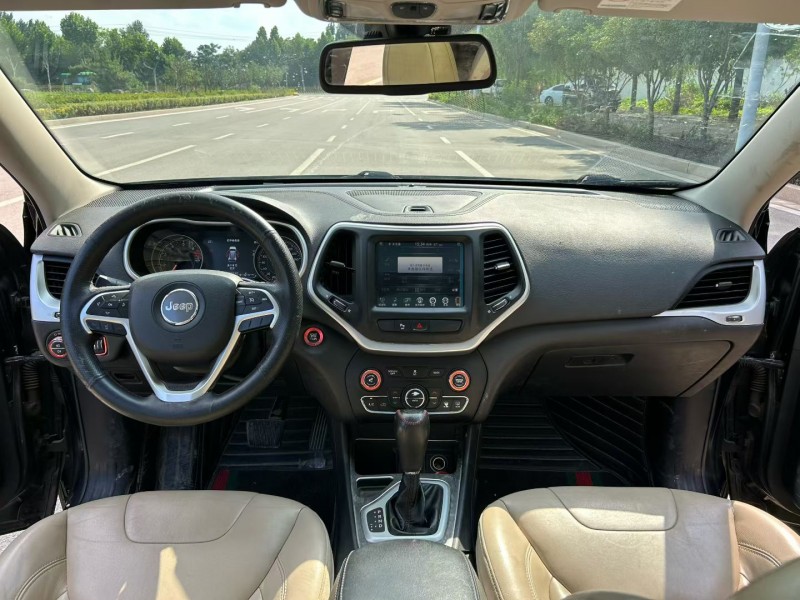 济南16年Jeep自由光5