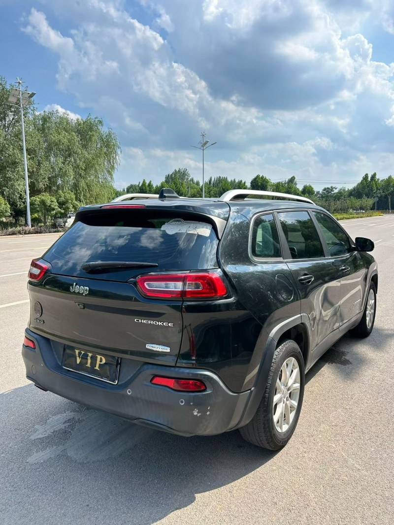 济南16年Jeep自由光8