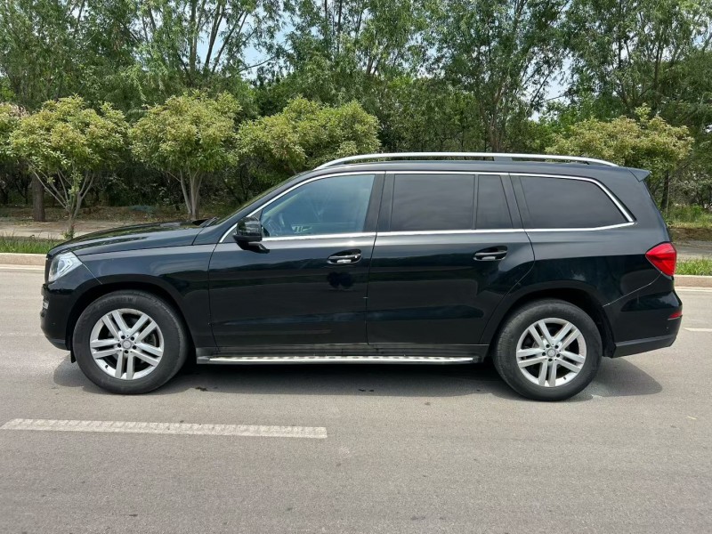 东营16年奔驰GL8