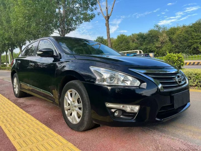 济宁16年日产天籁2