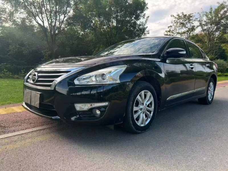 济宁16年日产天籁3