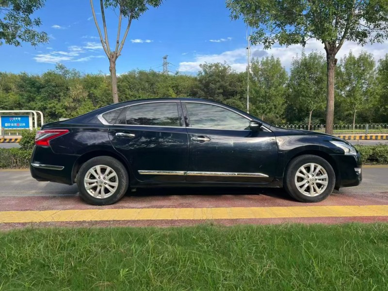 济宁16年日产天籁4