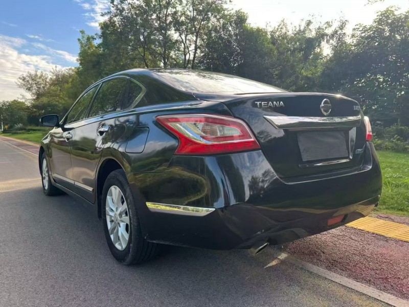 济宁16年日产天籁8