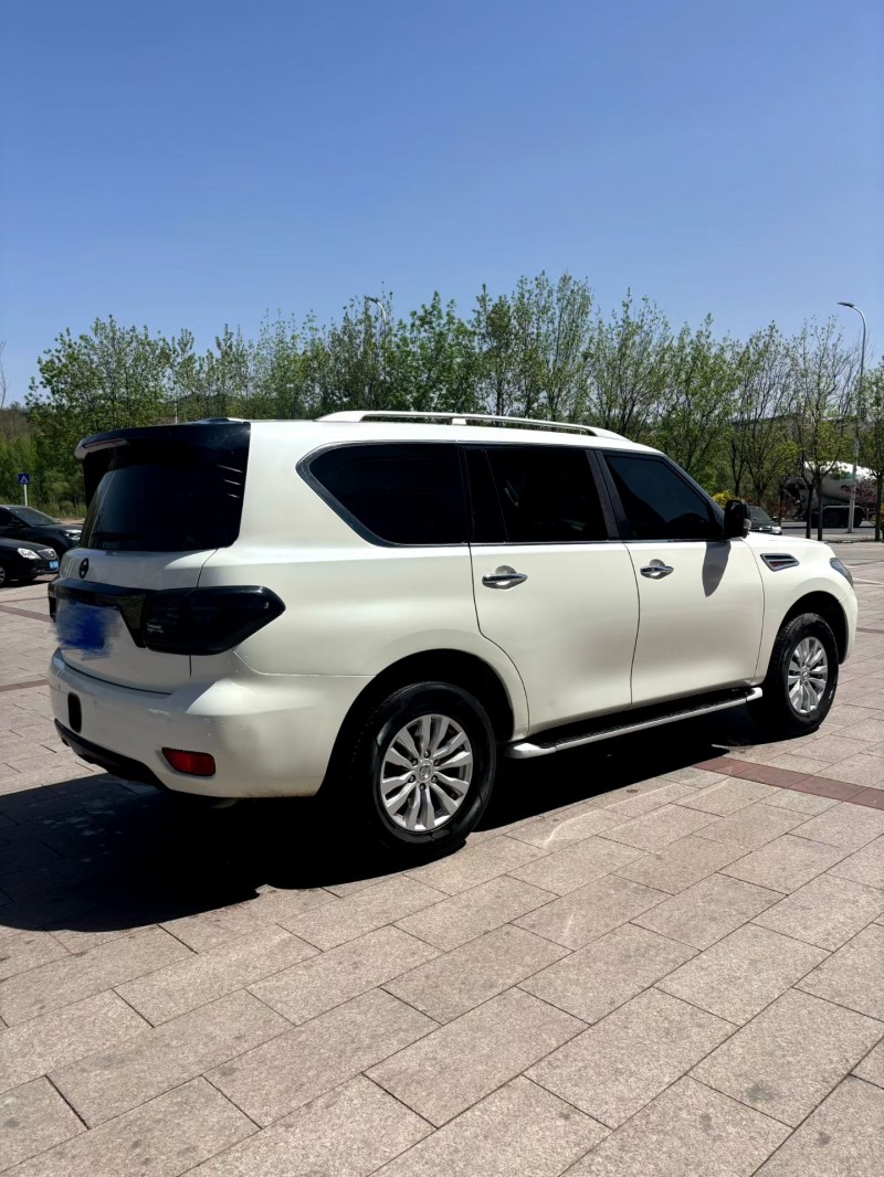 承德18年日产途乐8