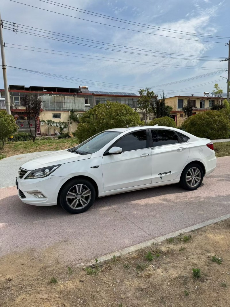 泰安17年长安汽车逸动3