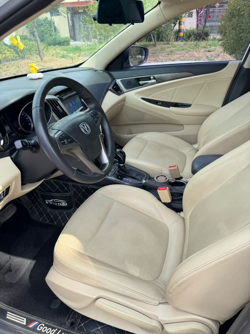 泰安17年长安汽车逸动4