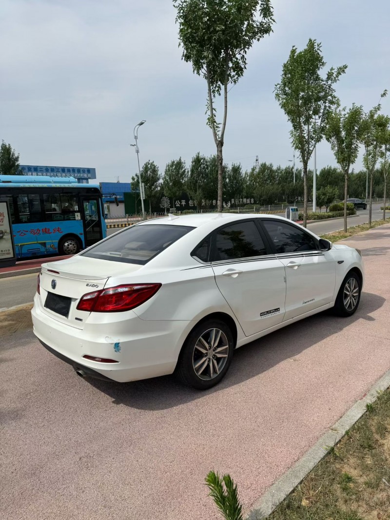 泰安17年长安汽车逸动7