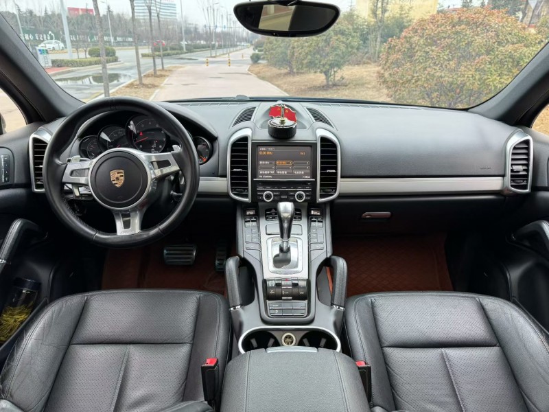 东营13年保时捷卡宴5