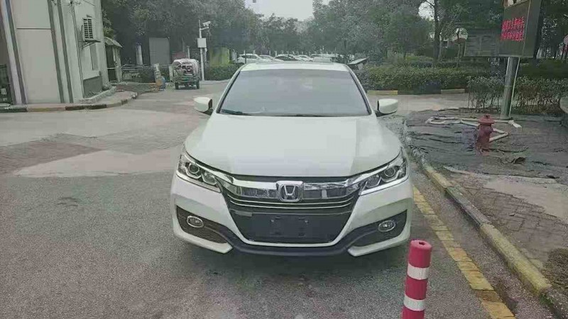 黄石17年本田雅阁1