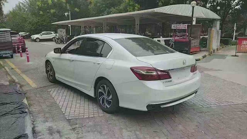 黄石17年本田雅阁8