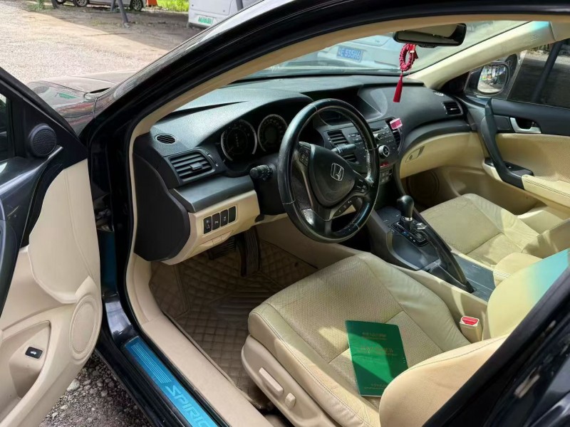 广州13年本田思铂睿3