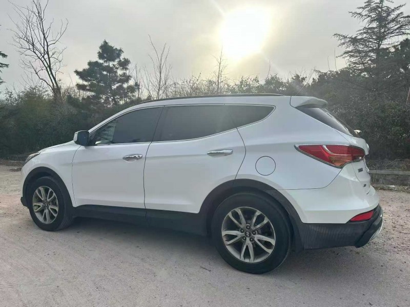 青岛13年现代全新胜达8