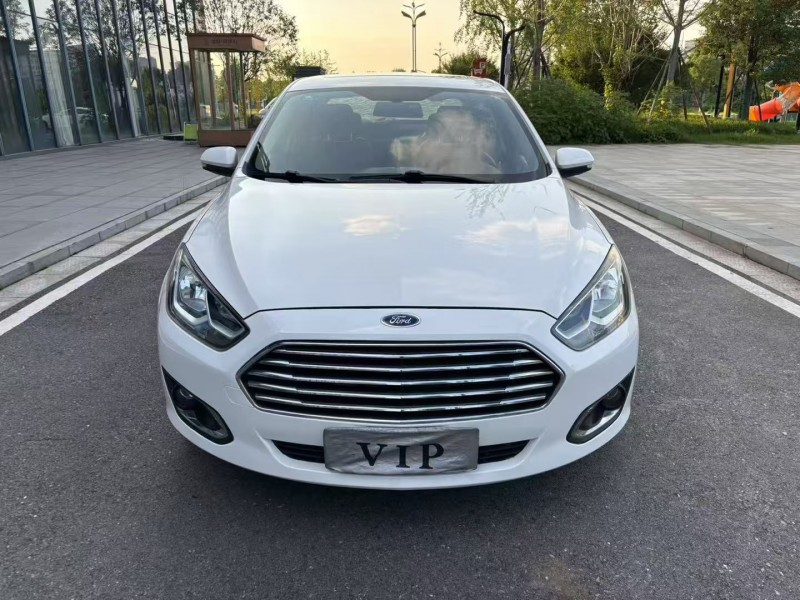 常德17年福特福克斯1