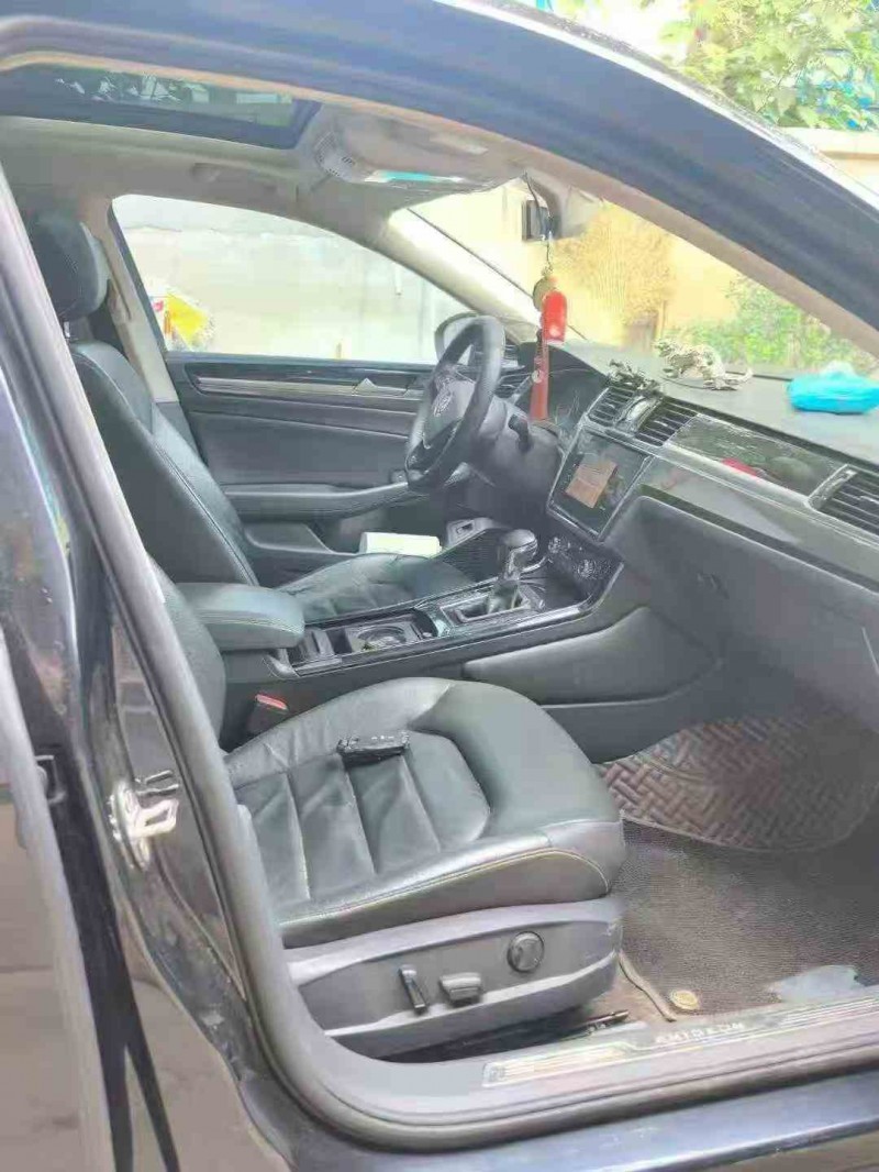 延安18年大众辉昂4