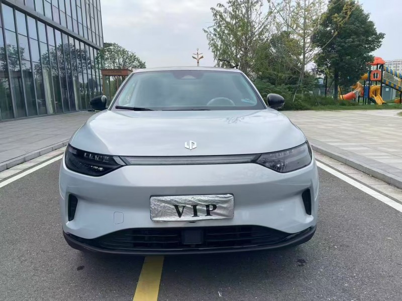 常德23年零跑汽车C111