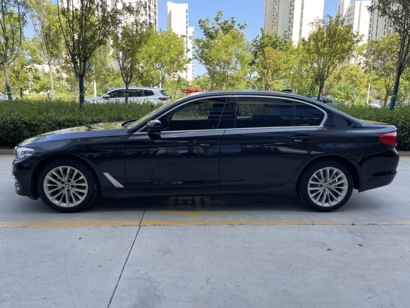 济宁19年宝马5系8