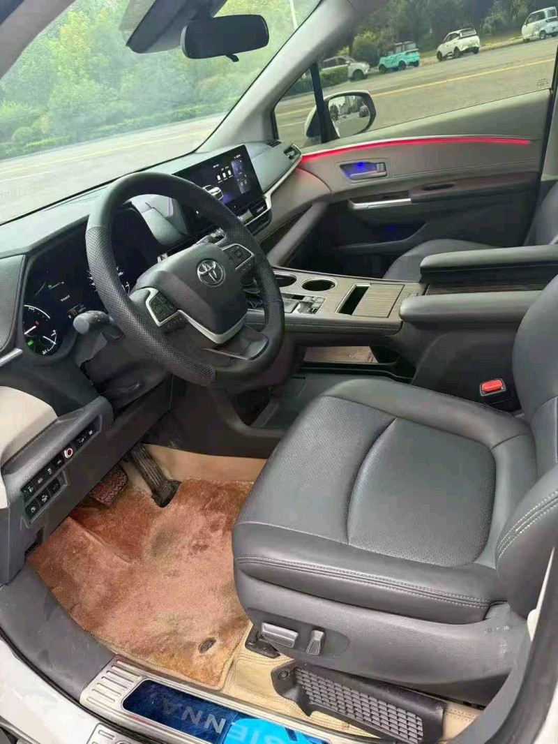 淮南24年丰田塞纳4