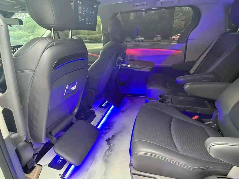 淮南24年丰田塞纳8