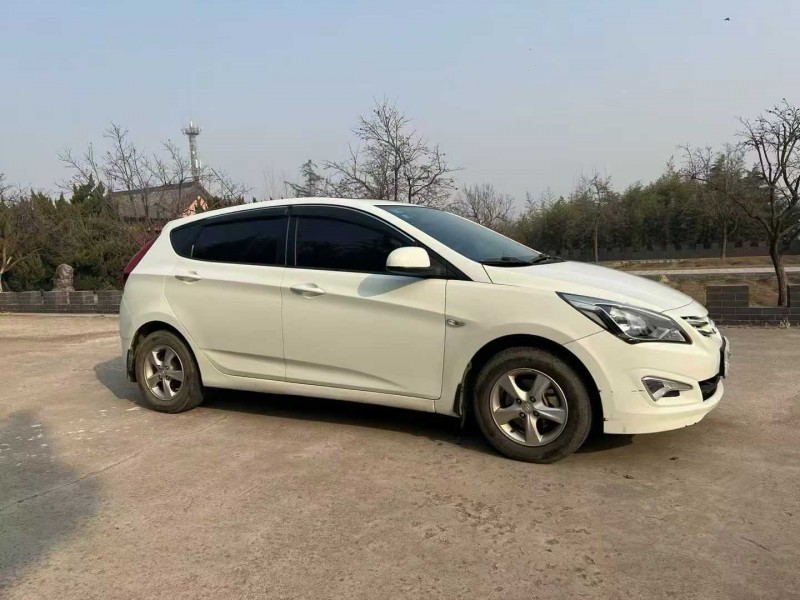 青岛17年现代瑞奕7