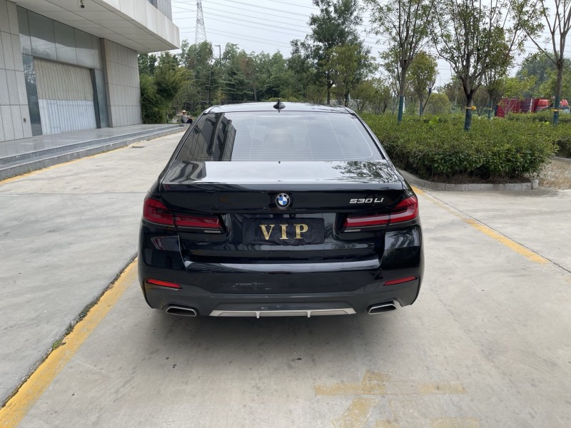 济宁21年宝马5系9