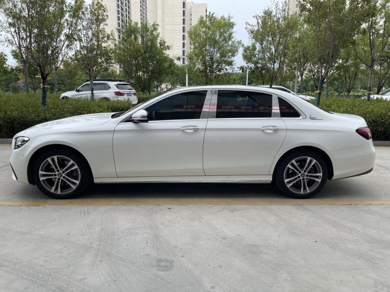济宁21年奔驰E8