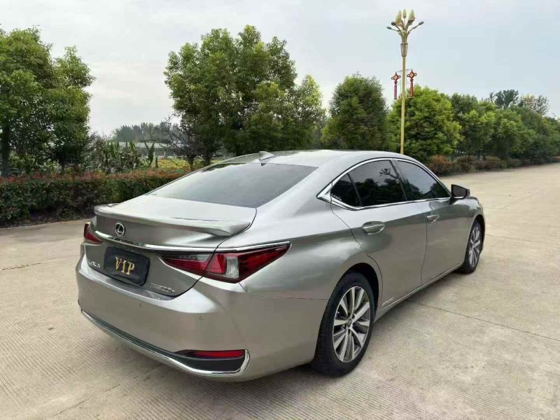 徐州19年雷克萨斯ES8