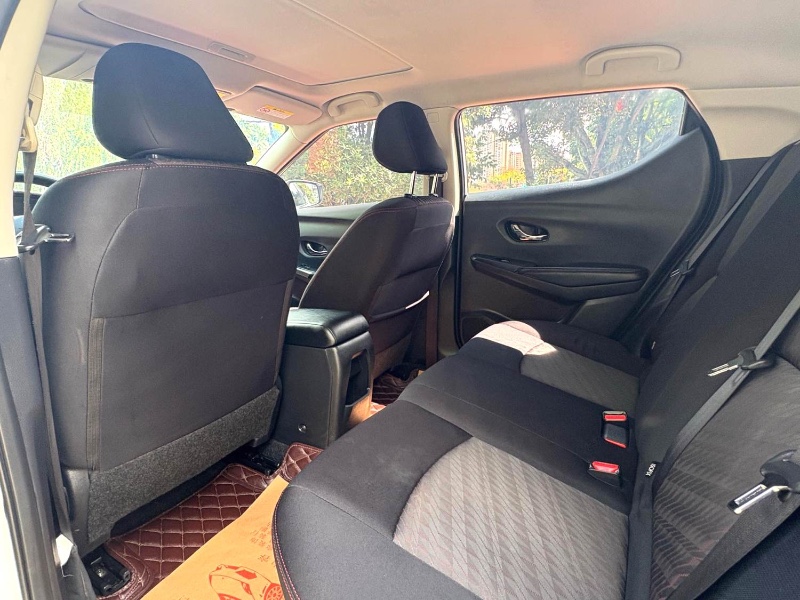 阿克苏19年日产蓝鸟5