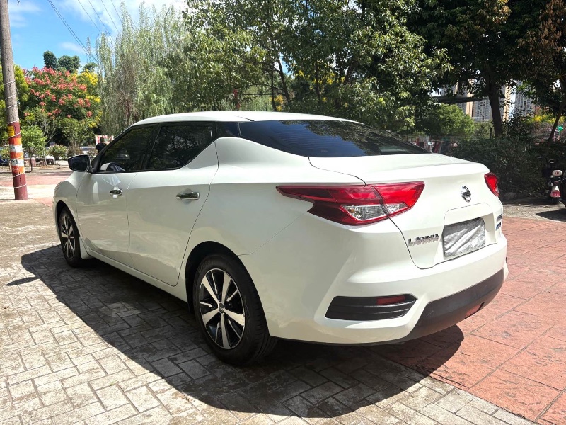 阿克苏19年日产蓝鸟7