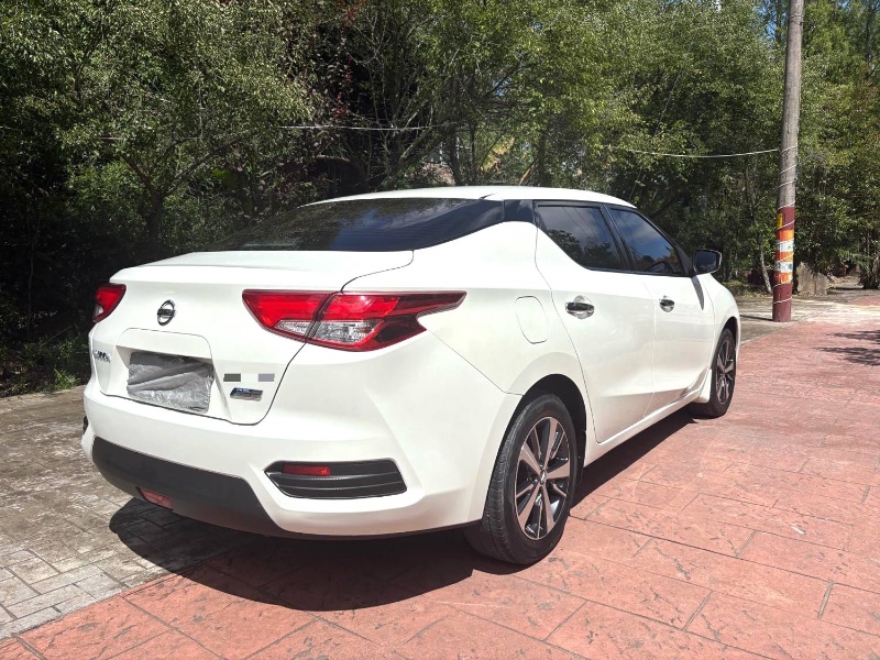 阿克苏19年日产蓝鸟8