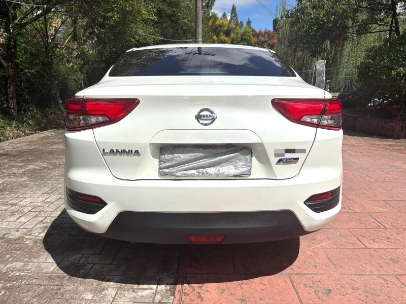 阿克苏19年日产蓝鸟9