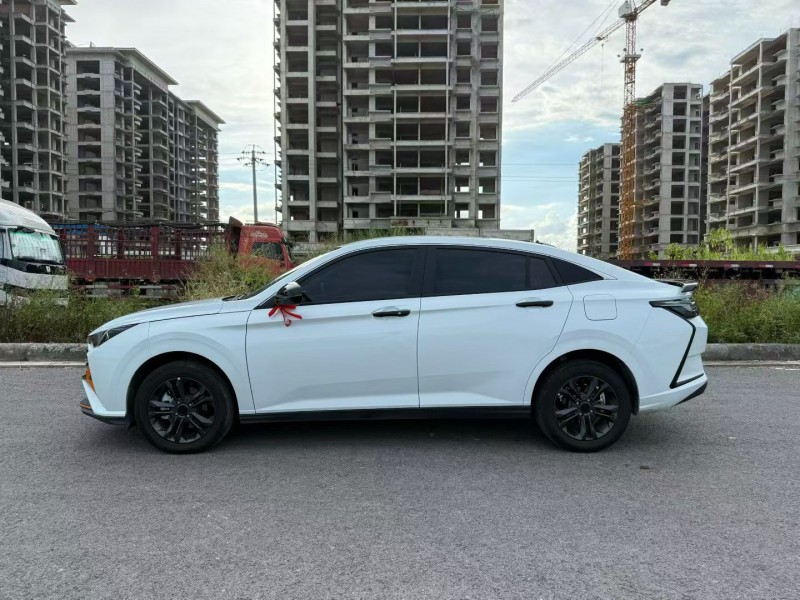 柳州25年东风奕炫8