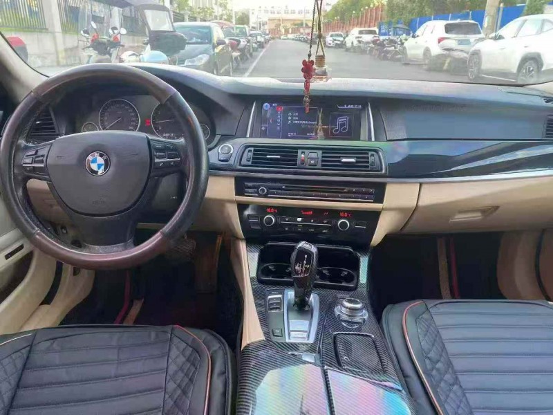 张家界12年宝马5系5