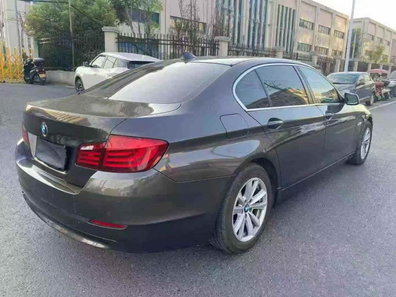 张家界12年宝马5系9