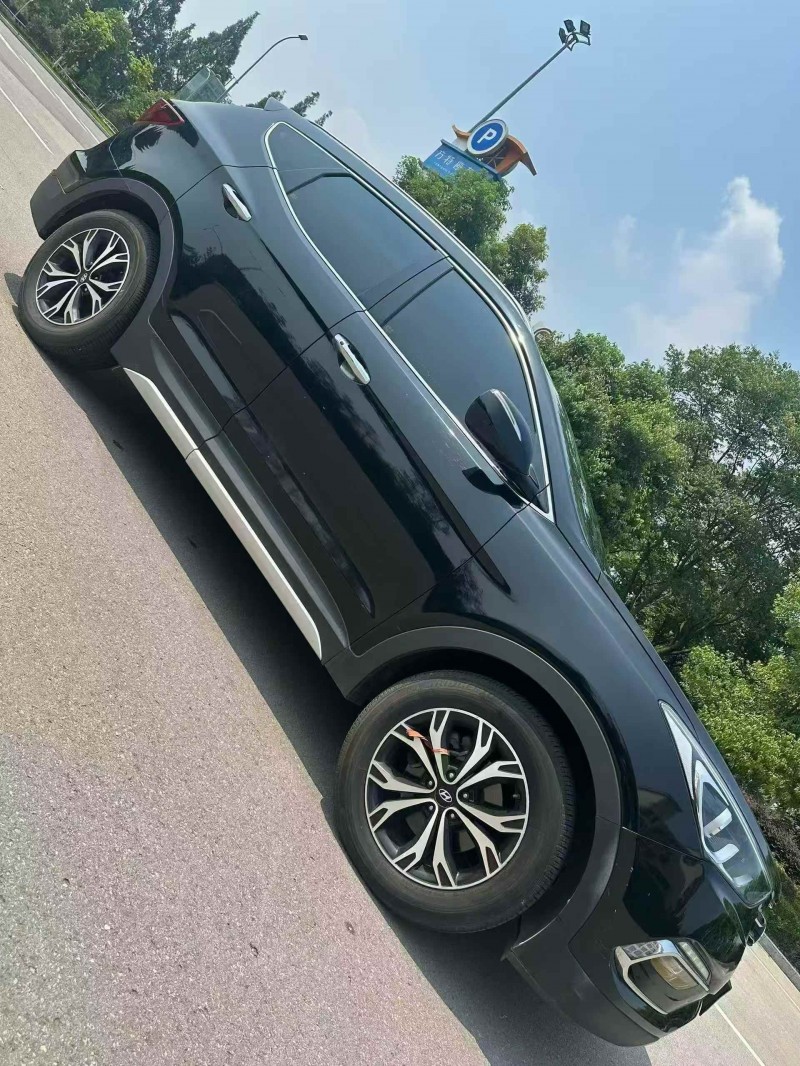 攀枝花16年现代新胜达3