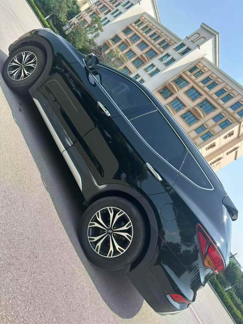 攀枝花16年现代新胜达8