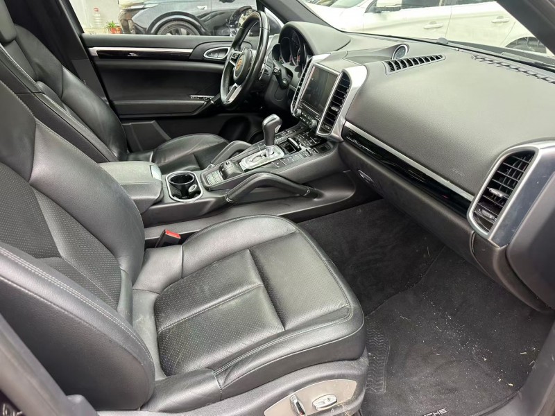 淄博18年保时捷卡宴6